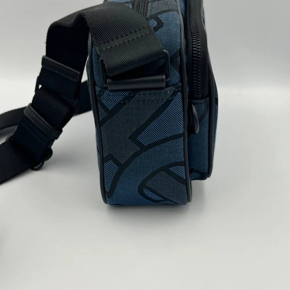 New Burberry Paddy Messenger Bag in Blue